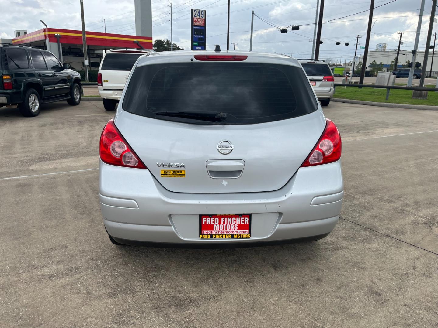 2009 SILVER /black Nissan Versa 1.8 S Hatchback (3N1BC13E09L) with an 1.8L L4 DOHC 16V engine, Manual transmission, located at 14700 Tomball Parkway 249, Houston, TX, 77086, (281) 444-2200, 29.928619, -95.504074 - Photo#5